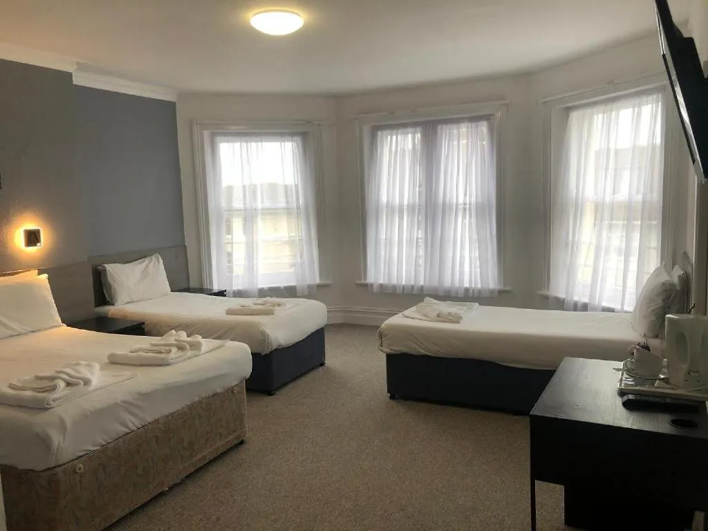 Crystal Beach Hotel Bournemouth 3*,