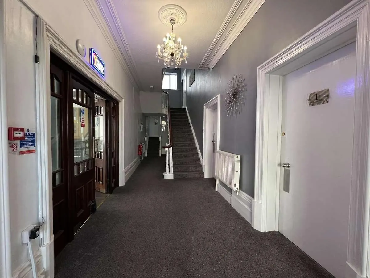 Crystal Beach Hotel ボーンマス 3*,  イギリス