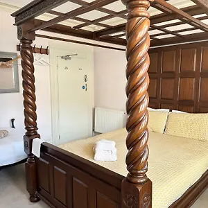 The Boho - 4 Min Walk To & Town Hotel