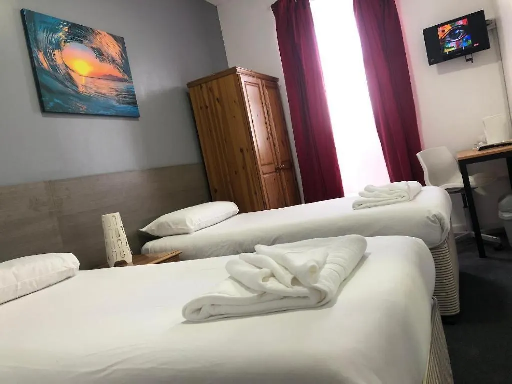 Crystal Beach Hotel 본머스 3*,