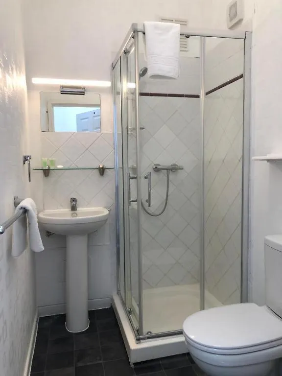 Crystal Beach Hotel 본머스 3*,  영국